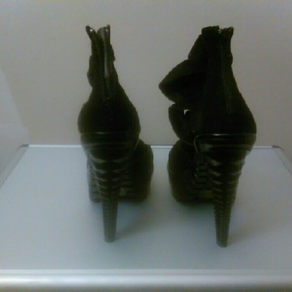 Heels - Picture 2 of 2