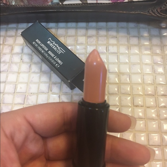 MAC luxe natural