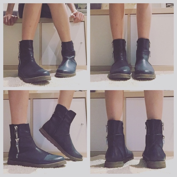 New In Box Navy Beth Zip Up Booties - Picture 4 of 4