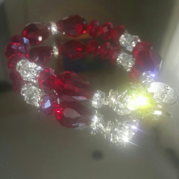 Valentine Beauty #4 - Picture 3 of 3