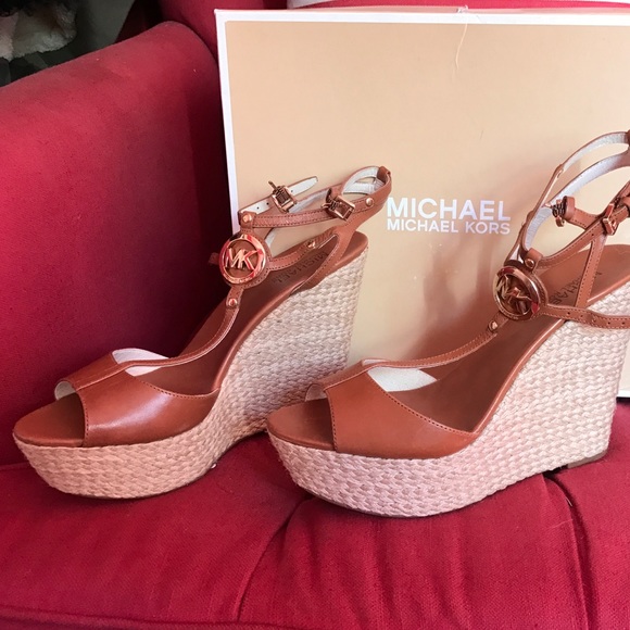 Michael Michael Kors Keely Wedge - Picture 2 of 4