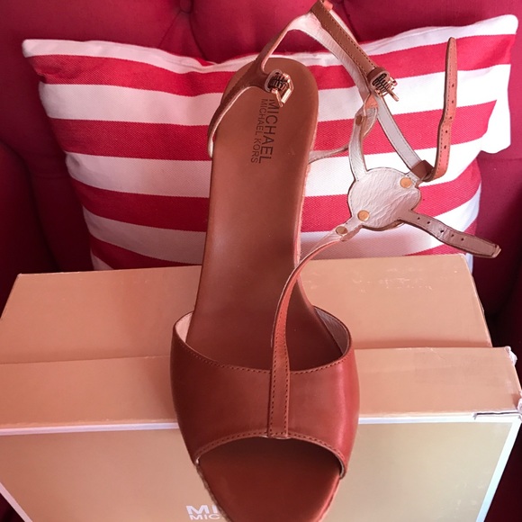 Michael Michael Kors Keely Wedge - Picture 4 of 4