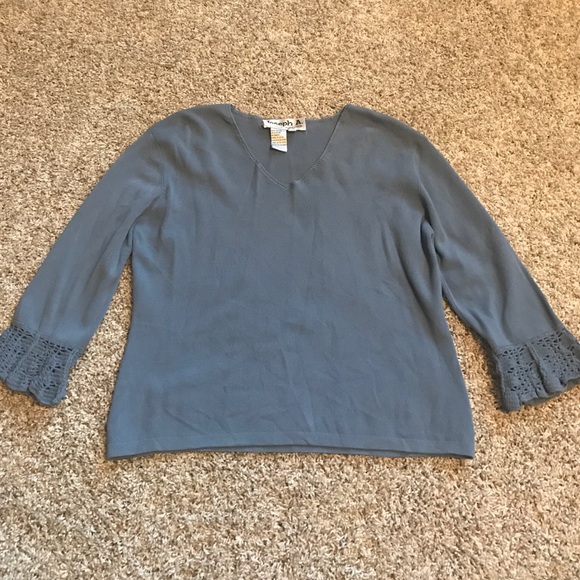 💥SALE💥 Cute Joseph A. Stretchy V-neck Top