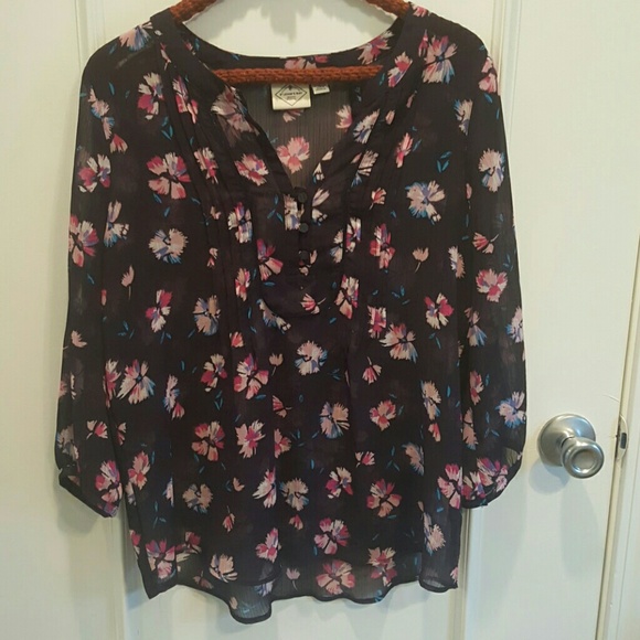 Flowy Blouse - Picture 1 of 3