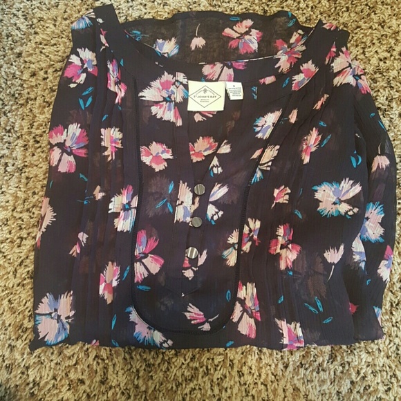 Flowy Blouse - Picture 2 of 3