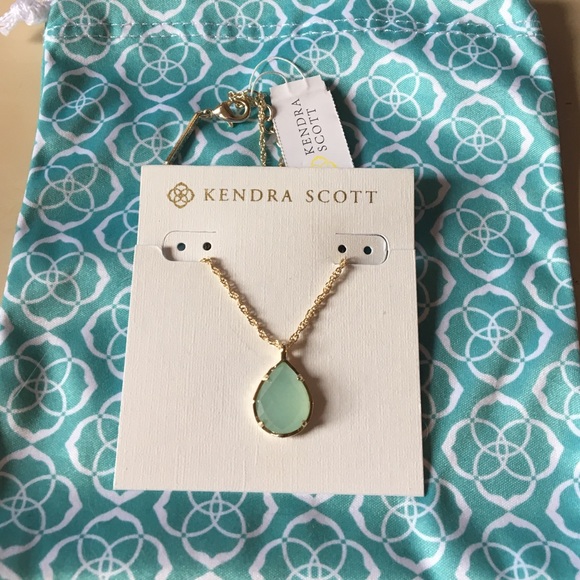 NWT Kendra Scott Kiri Necklace in Chalcedony