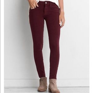 AEO NWOT Sateen Jegging in maroon