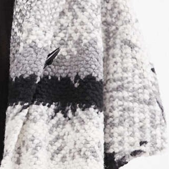 Urban Outfitters BB Dakota Southwest Poncho - Picture 4 of 4