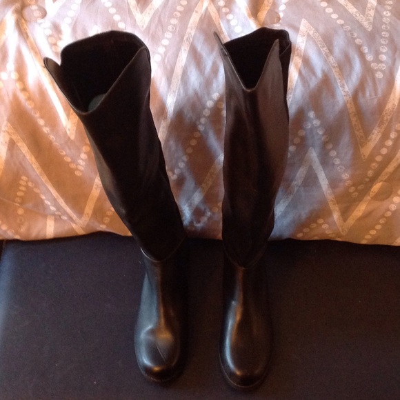 Covington black leather riding boots