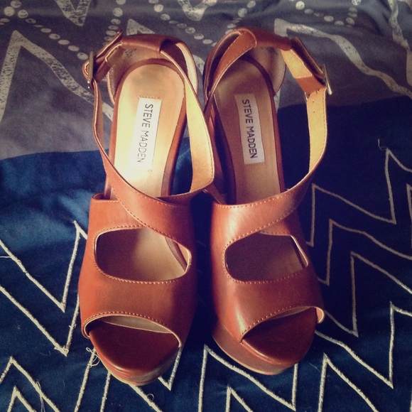 Steve Madden Brown Wedges