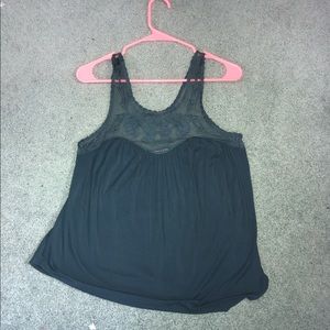 💚Embroidered tank💚