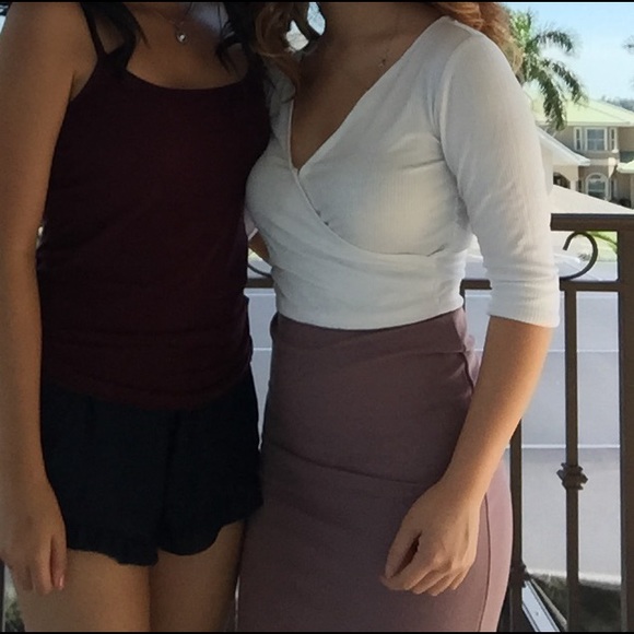 Mauve colored pencil skirt. - Picture 2 of 3