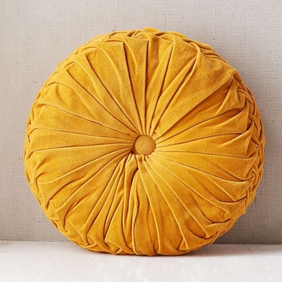 Urban: round pintuck pillows/ MUSTARD