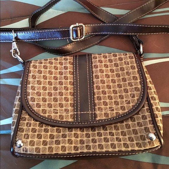 Nine & Co. cross body purse