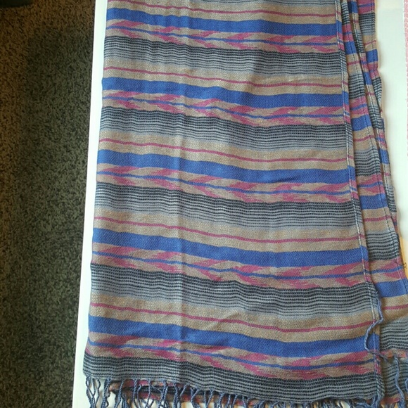 Aztec print Scarf - Picture 2 of 2