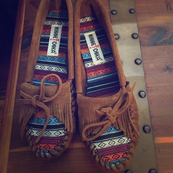 Minnetonka Arizona Kilty Brown Moccasins