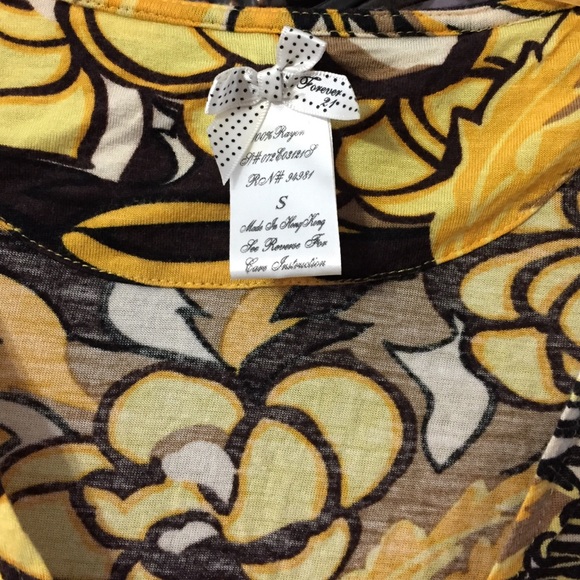 Adorable and colorful SM shirt - F21 - Picture 2 of 4