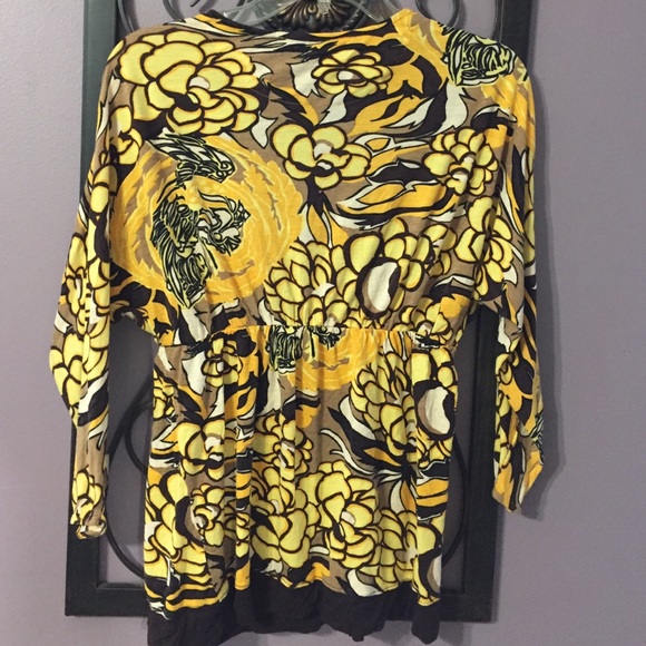 Adorable and colorful SM shirt - F21 - Picture 3 of 4