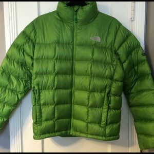 North Face puffy jacket. Size M, bright green