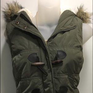 Size L Maurices Vest. NWOT.