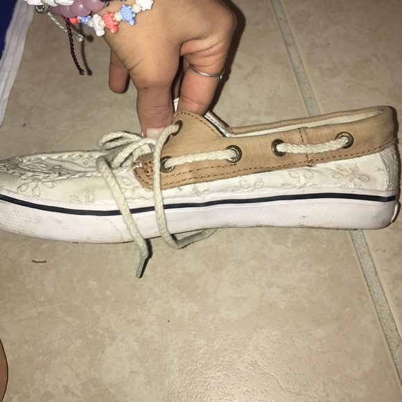 Kids white floral sperrys - Picture 2 of 3