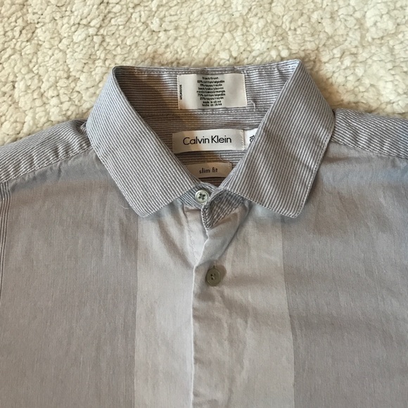 {Calvin Klein} Men's Shirt - Picture 2 of 3