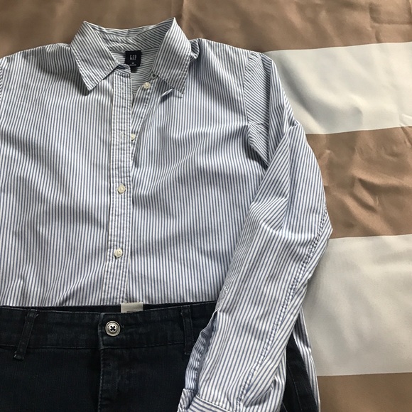Gap • Preppy Blue Stripped Button Up