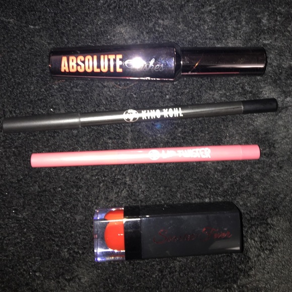 💋NIB Makeup Gift Set 💄 - Picture 4 of 4