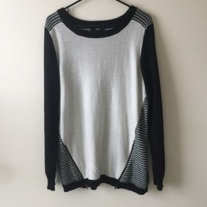 Oversized sweater with zipper detailing