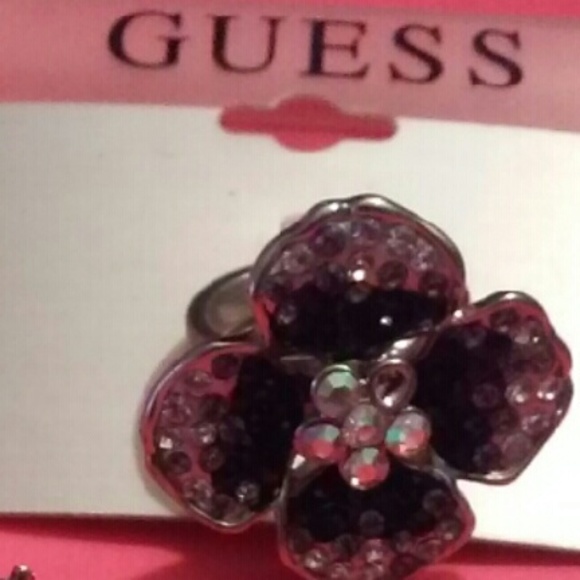Guess ring
