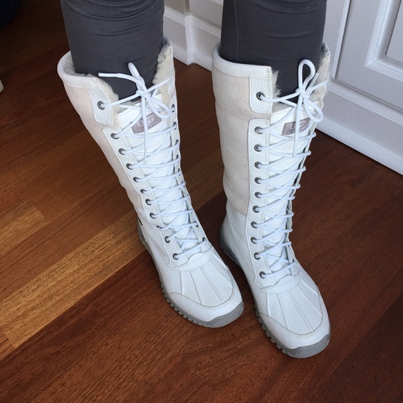 [SOLD) UGG tall Adirondack snow boots - Picture 3 of 4