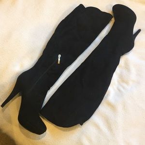 Guess brand knee high black faux-suede boot heels