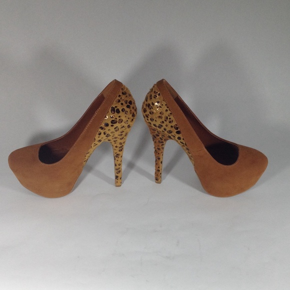 Leopard Heel - Picture 2 of 3