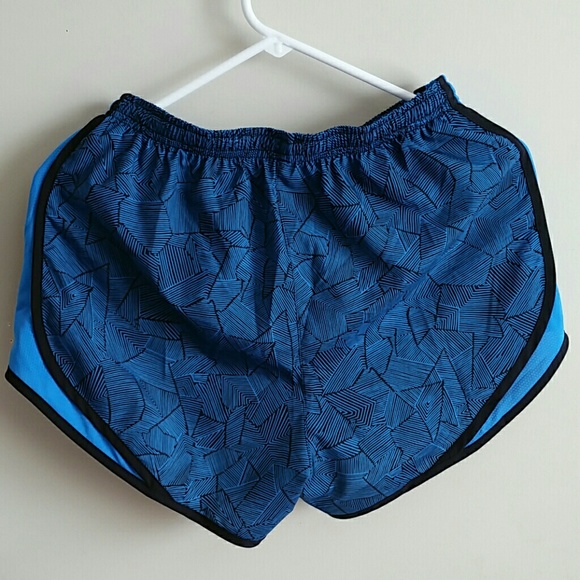 LOWEST Nwt Beautiful NIKE Short Size S - Picture 2 of 4