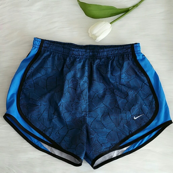 LOWEST Nwt Beautiful NIKE Short Size S - Picture 4 of 4