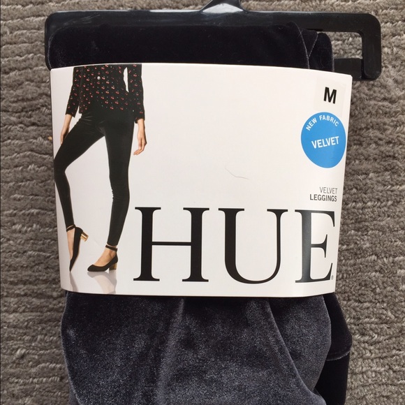 NEW with tags HUE VELVET LEGGINGS IN BLACK. Size M