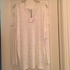 Bisou Bisou cold shoulder sweater