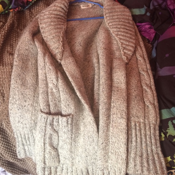 A light gray Macy's sweater with pockets