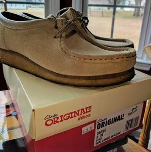 Women's Clarks Originals Wallabees size 8M