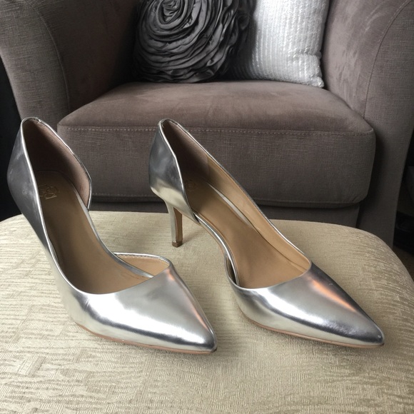 Silver metallic pumps