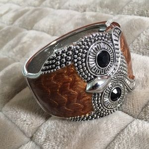 🚨🚨🚨Adorable hinged owl bangle