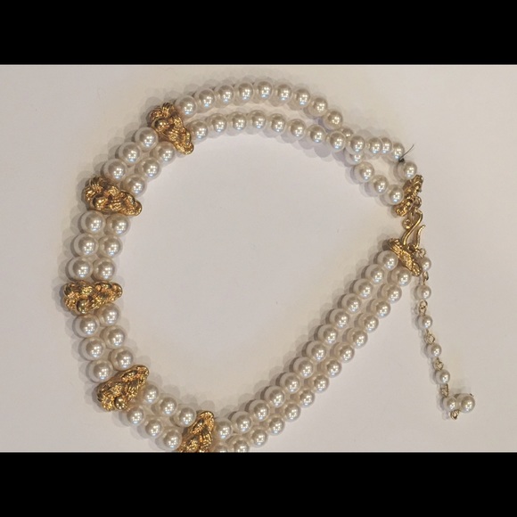 Jewelry - Elegant Faux Pearl & Faux Gold Necklace