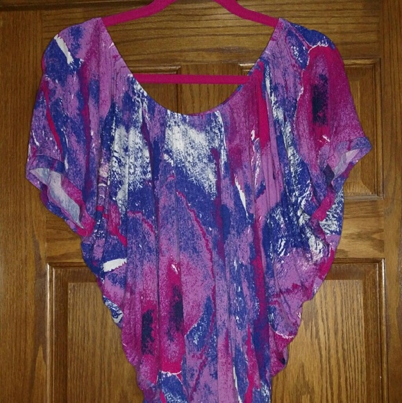 Vibrant scoop neck with side ruching shirt