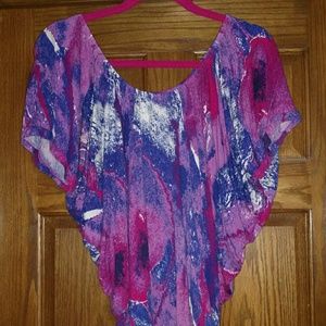 Vibrant scoop neck with side ruching shirt