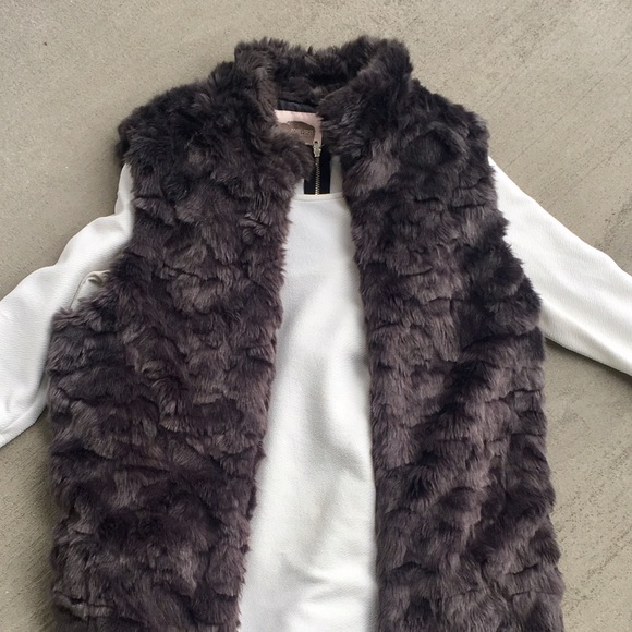 Fur vest - Picture 3 of 5