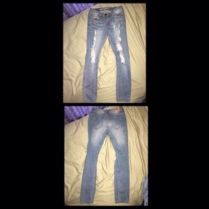 Jeans: ripped