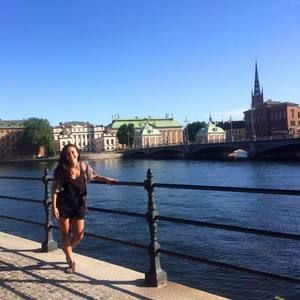 Clothes in perfect/ close-to-perfect condition.