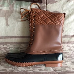 Black/brown Duck boots