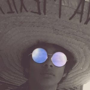 Meet your Posher, Adrian