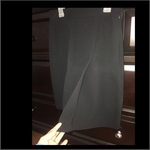 Women's Jones NY black skirt. 6P